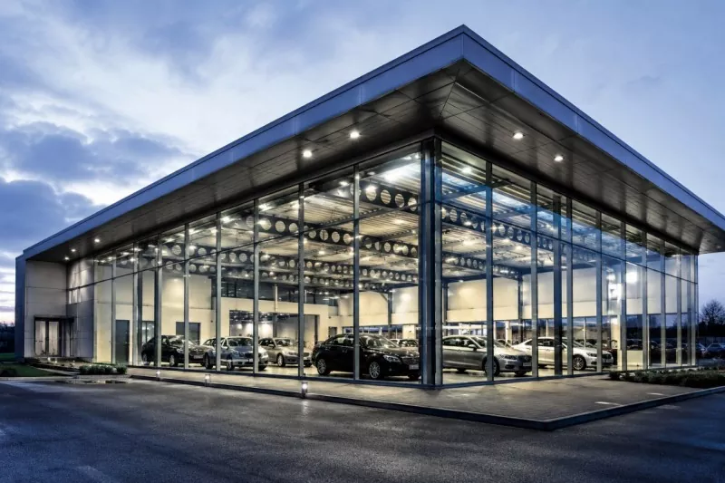 Wêrom is it ûntwerp mei grutte span it kearnfoardiel fan bou fan stalen frame foar autoshowroom?