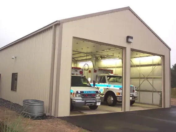 Stalen Frame Ambulance Garage Building